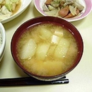 じゃがいも・豆腐の味噌汁